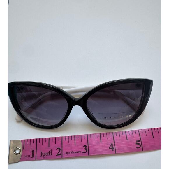 NEW Trina Turk Black and White Flores Cat Eye Sunglasses main image 5